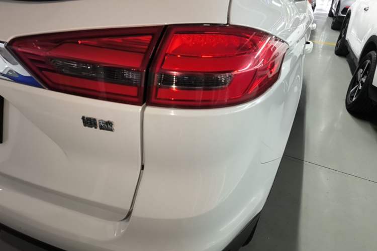 Used Geely Auto Emgrand X7 Sport 2016 1.8TD Automatic ZhiZun Version Right Rear Taillight