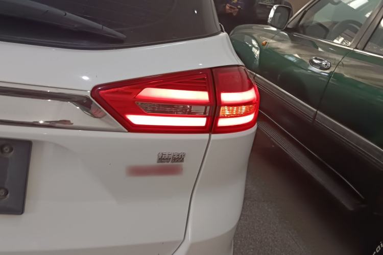 Used Geely Auto Emgrand X7 Sport 2016 1.8TD Automatic Smart Connectivity Version Right Rear Taillight