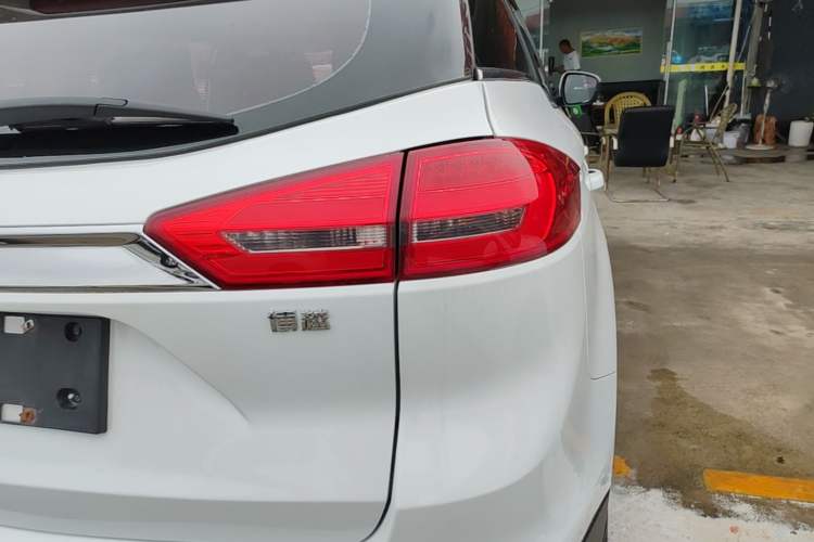 Used Geely Auto Emgrand X7 Sport 2016 1.8TD Automatic Smart Connectivity Version Right Rear Taillight