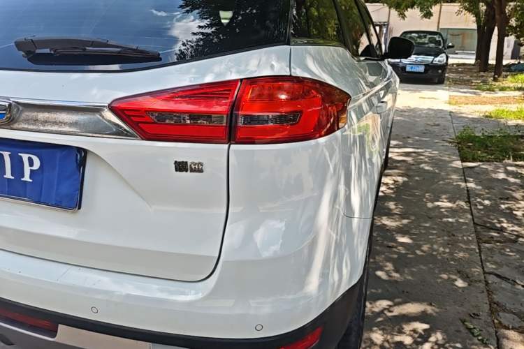 Used Geely Auto Emgrand X7 Sport 2016 2.0L Manual ZhiShang Version Right Rear Taillight
