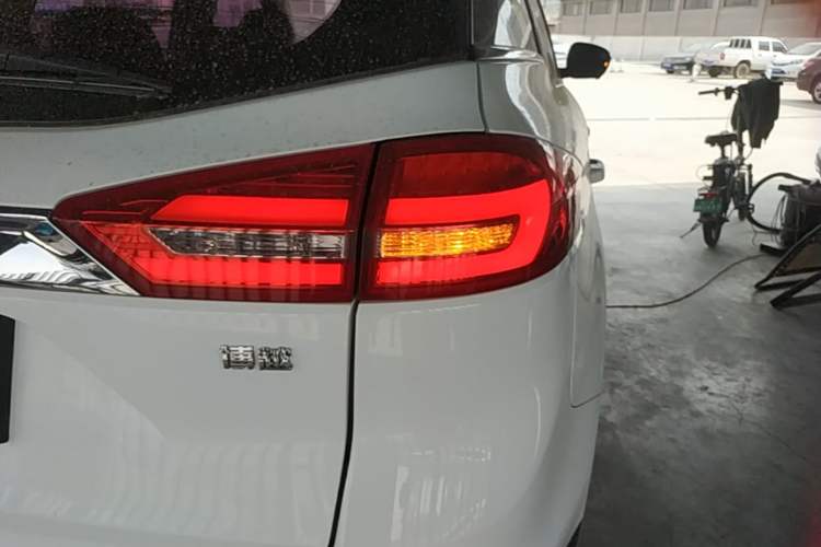 Used Geely Auto Emgrand X7 Sport 2016 1.8TD Automatic ZhiZun Version Right Rear Taillight