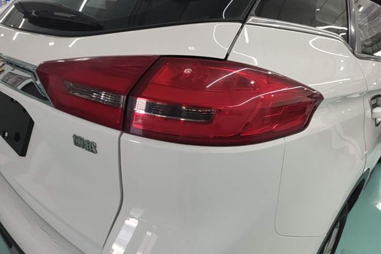 Used Geely Auto Emgrand X7 Sport 2016 2.0L Manual ZhiShang Version Right Rear Taillight