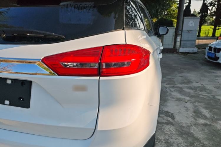 Used Geely Auto Emgrand X7 Sport 2016 1.8TD Automatic ZhiShang Model Right Rear Taillight