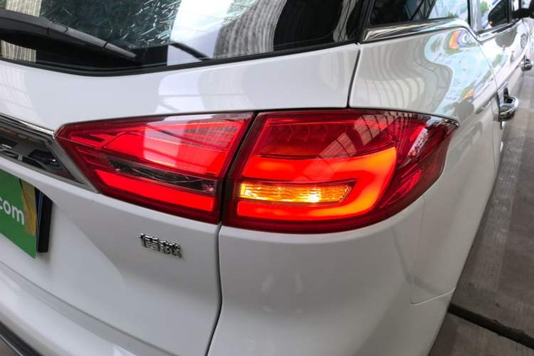 Used Geely Auto Emgrand X7 Sport 2016 2.0L Manual ZhiShang Version Right Rear Taillight