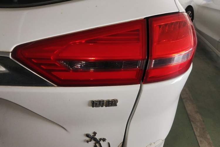 Used Geely Auto Emgrand X7 Sport 2016 1.8TD Automatic ZhiZun Version Right Rear Taillight
