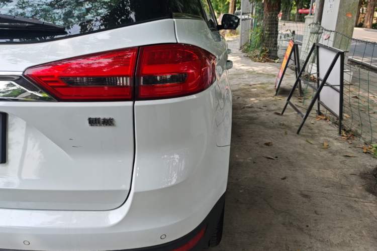 Used Geely Auto Emgrand X7 Sport 2016 1.8TD Automatic All-Wheel-Drive ZhiZun Edition Right Rear Taillight
