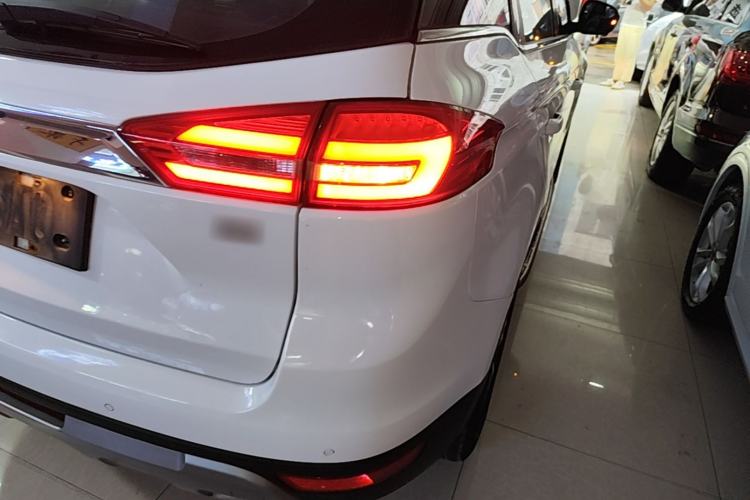 Used Geely Auto Emgrand X7 Sport 2016 1.8TD Automatic Smart Model Right Rear Taillight