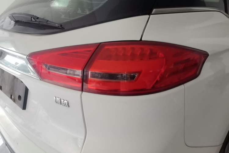 Used Geely Auto Emgrand X7 Sport 2016 1.8TD Automatic Smart Model Right Rear Taillight