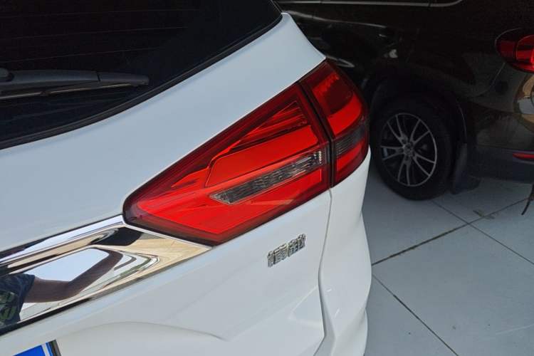 Used Geely Auto Emgrand X7 Sport 2016 1.8TD Manual ZhiShang Model Right Rear Taillight