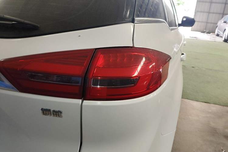 Used Geely Auto Emgrand X7 Sport 2016 1.8TD Automatic ZhiShang Model Right Rear Taillight