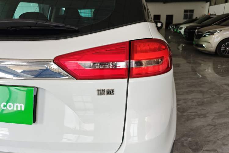 Used Geely Auto Emgrand X7 Sport 2016 2.0L Manual ZhiShang Version Right Rear Taillight