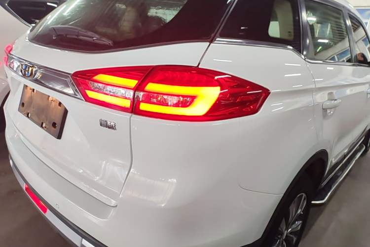 Used Geely Auto Emgrand X7 Sport 2016 2.0L Manual ZhiShang Version Right Rear Taillight