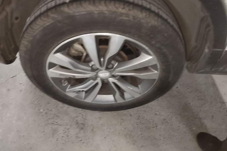 Used Geely Auto Emgrand X7 Sport 2016 1.8TD Automatic ZhiZun Version Right Rear Wheel Hub