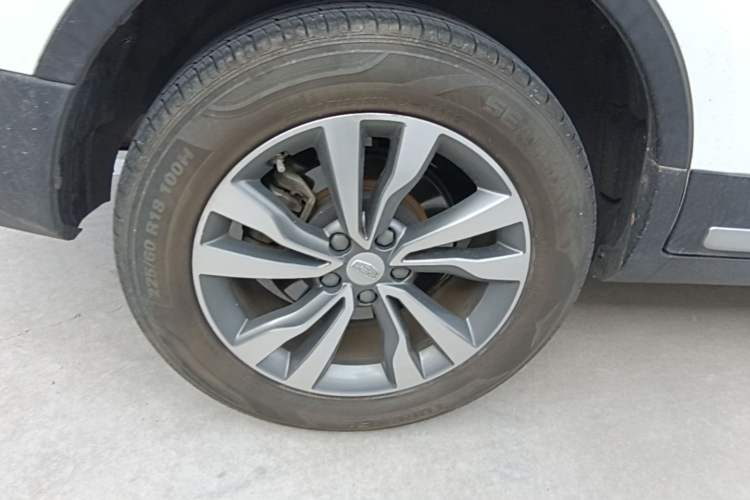 Used Geely Auto Emgrand X7 Sport 2016 1.8TD Automatic Smart Model Right Rear Wheel Hub