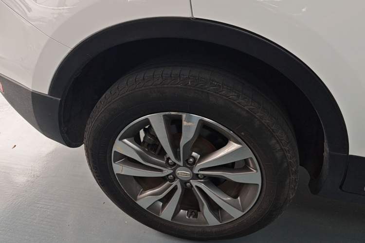 Used Geely Auto Emgrand X7 Sport 2016 1.8TD Automatic Smart Model Right Rear Wheel Hub