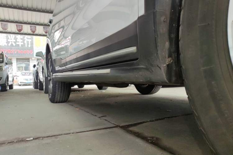 Used Geely Auto Emgrand X7 Sport 2016 1.8TD Automatic ZhiShang Model Right Side Sill