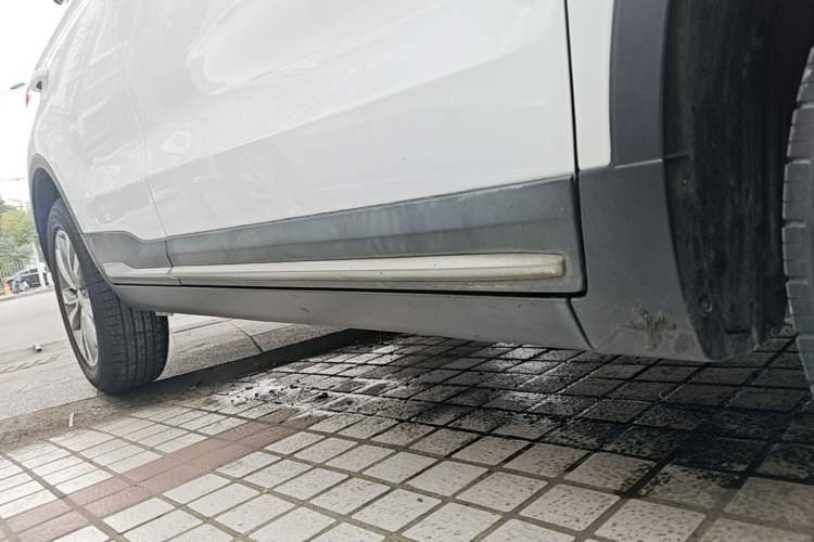 Used Geely Auto Emgrand X7 Sport 2016 1.8TD Automatic Smart Connectivity Version Right Side Sill