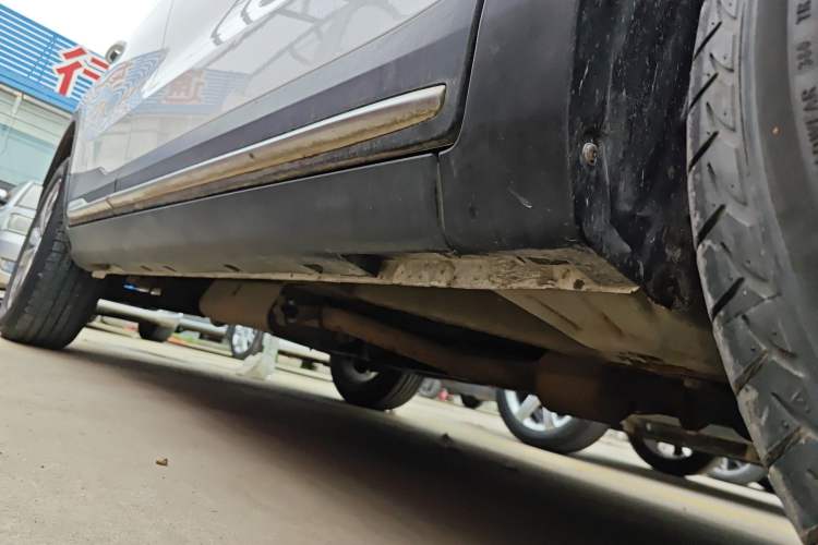 Used Geely Auto Emgrand X7 Sport 2016 1.8TD Automatic ZhiShang Model Right Side Sill