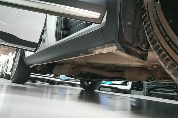 Used Geely Auto Emgrand X7 Sport 2016 1.8TD Automatic ZhiShang Model Right Side Sill