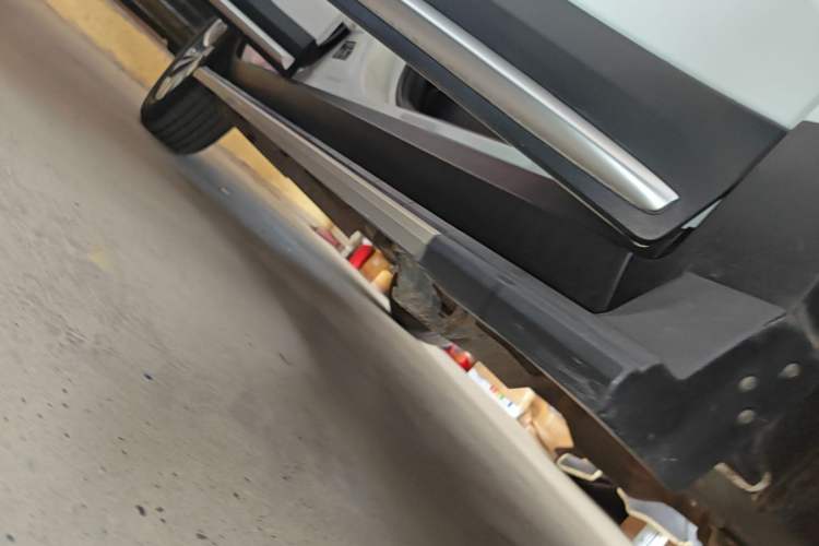 Used Geely Auto Emgrand X7 Sport 2016 2.0L Manual ZhiShang Version Right Side Sill