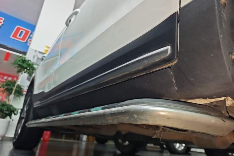 Used Geely Auto Emgrand X7 Sport 2016 1.8TD Automatic Smart Connectivity Version Right Side Sill