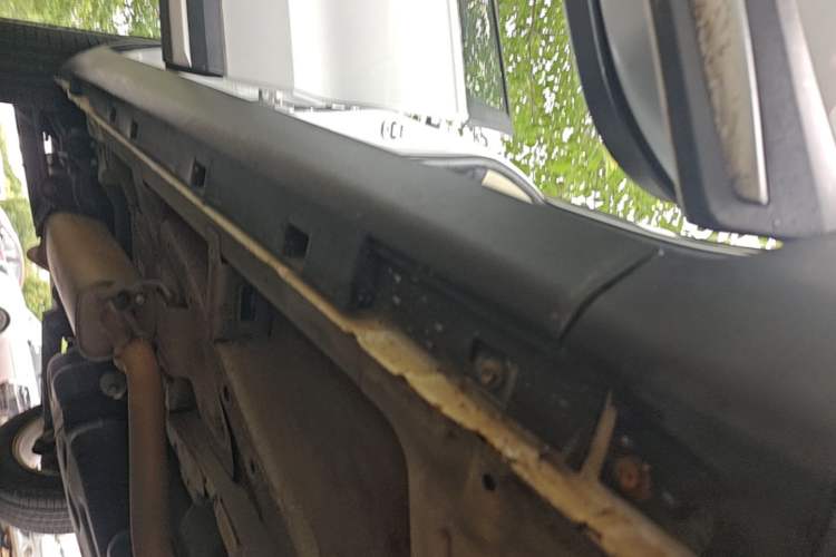 Used Geely Auto Emgrand X7 Sport 2016 1.8TD Automatic ZhiShang Model Right Side Sill