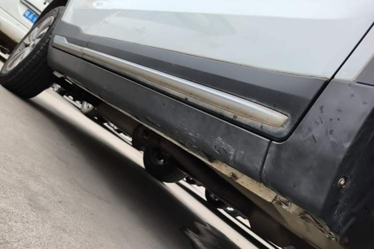 Used Geely Auto Emgrand X7 Sport 2016 1.8TD Automatic Smart Model Right Side Sill