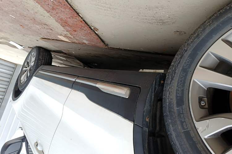 Used Geely Auto Emgrand X7 Sport 2016 2.0L Manual Smart Connect Version Right Side Sill