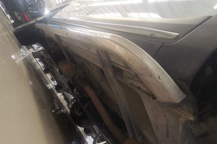 Used Geely Auto Emgrand X7 Sport 2016 1.8TD Automatic All-Wheel-Drive ZhiZun Edition Right Side Sill