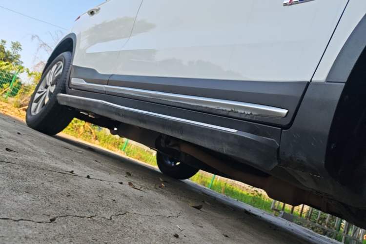 Used Geely Auto Emgrand X7 Sport 2016 1.8TD Automatic ZhiShang Model Right Side Sill