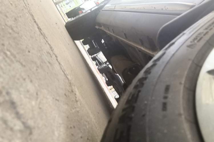 Used Geely Auto Emgrand X7 Sport 2016 1.8TD Automatic ZhiZun Version Right Side Sill
