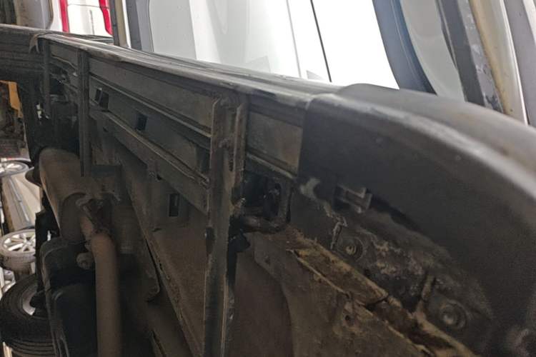 Used Geely Auto Emgrand X7 Sport 2016 1.8TD Automatic ZhiShang Model Right Side Sill