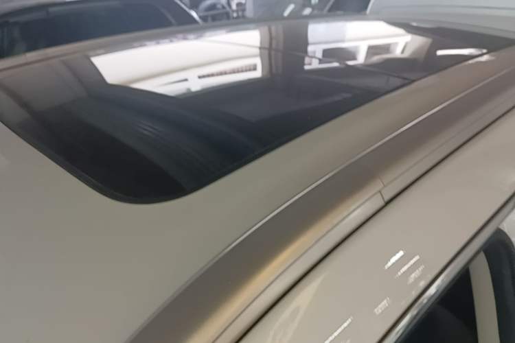 Used Geely Auto Emgrand X7 Sport 2016 1.8TD Automatic ZhiShang Model Roof