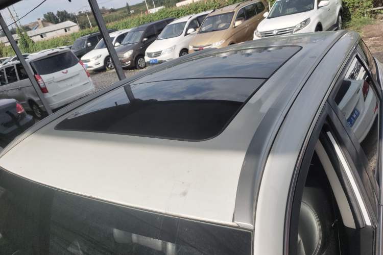 Used Geely Auto Emgrand X7 Sport 2016 2.0L Manual Smart Connect Version Roof