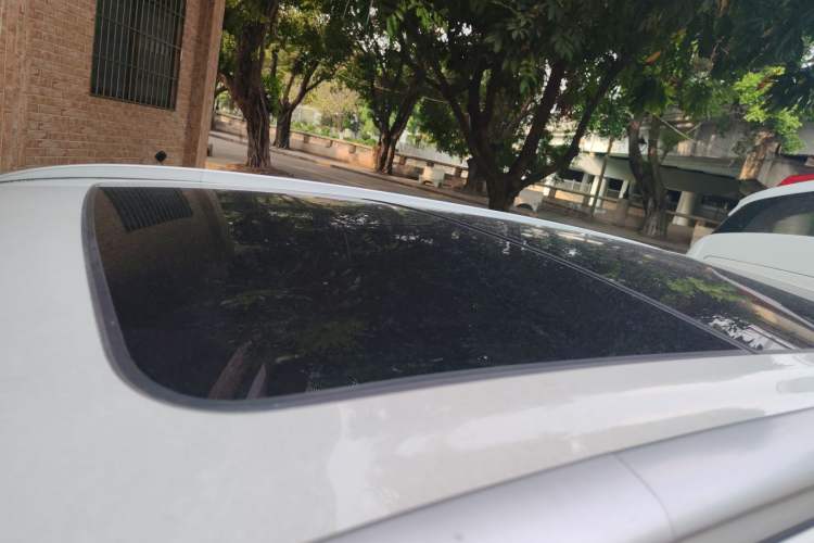 Used Geely Auto Emgrand X7 Sport 2016 1.8TD Automatic ZhiShang Model Roof