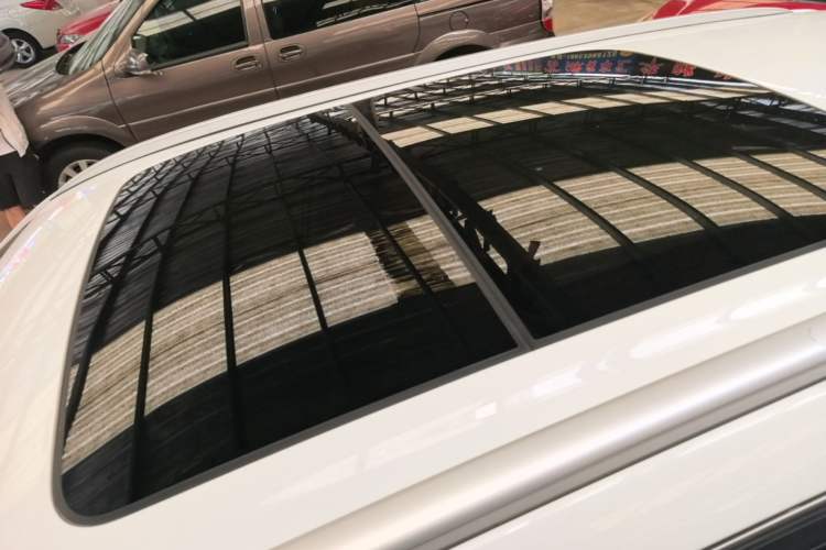 Used Geely Auto Emgrand X7 Sport 2016 2.0L Manual ZhiShang Version Roof