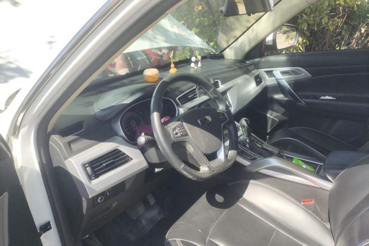 Used Geely Auto Emgrand X7 Sport 2016 1.8TD Automatic Smart Connectivity Version Steering Wheel