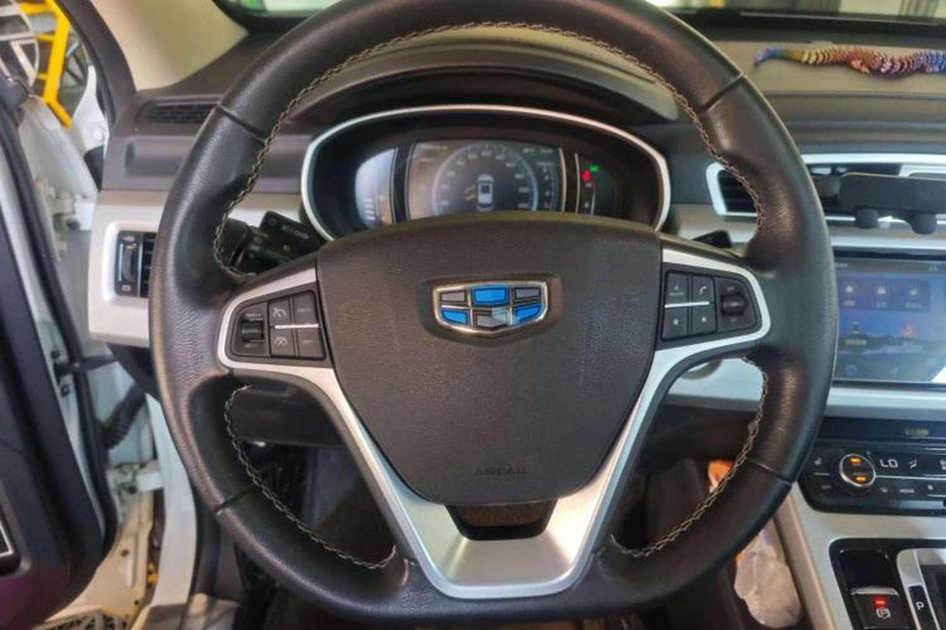 Used Geely Auto Emgrand X7 Sport 2016 1.8TD Automatic Smart Model Steering Wheel