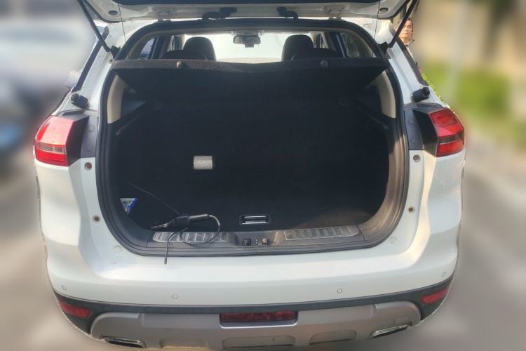 Used Geely Auto Emgrand X7 Sport 2016 1.8TD Automatic All-Wheel-Drive ZhiZun Edition Trunk