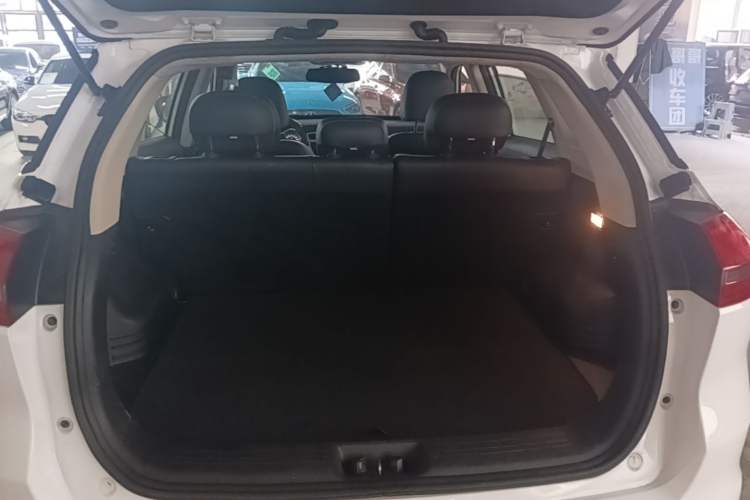 Used Geely Auto Emgrand X7 Sport 2016 1.8TD Automatic ZhiShang Model Trunk