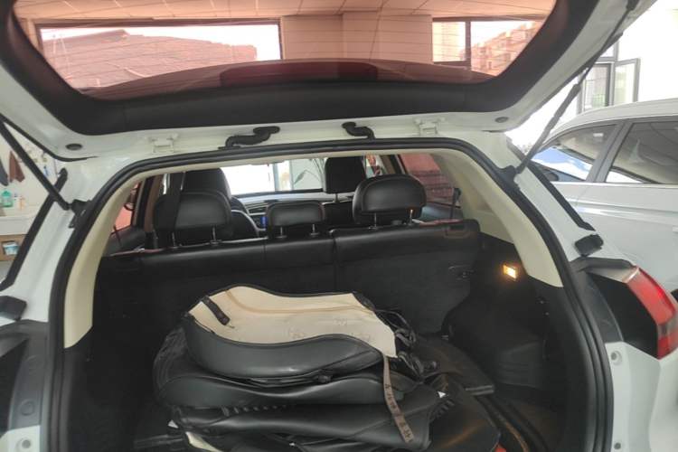 Used Geely Auto Emgrand X7 Sport 2016 1.8TD Automatic ZhiShang Model Trunk