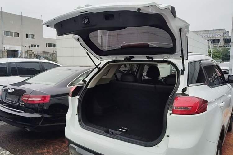 Used Geely Auto Emgrand X7 Sport 2016 1.8TD Automatic Smart Model Trunk