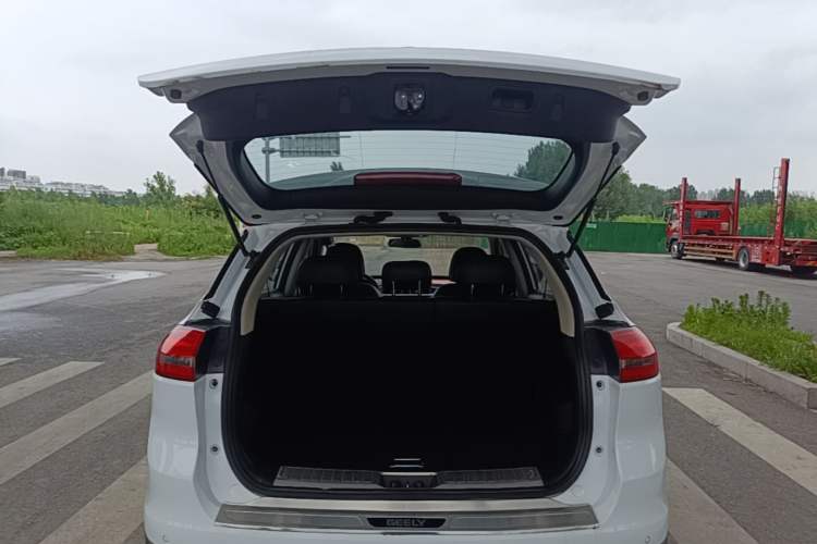 Used Geely Auto Emgrand X7 Sport 2016 2.0L Manual Smart Connect Version Trunk