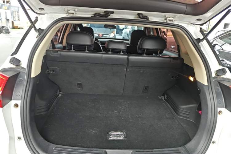 Used Geely Auto Emgrand X7 Sport 2016 1.8TD Automatic Smart Connectivity Version Trunk