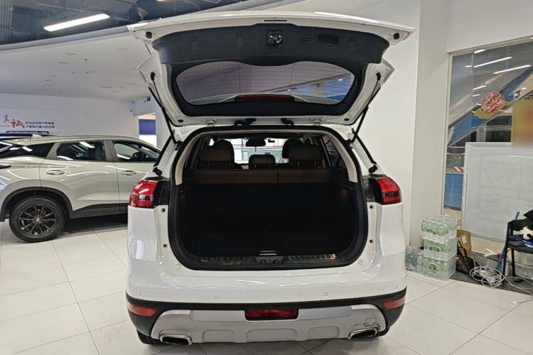 Used Geely Auto Emgrand X7 Sport 2016 1.8TD Automatic All-Wheel-Drive ZhiZun Edition Trunk