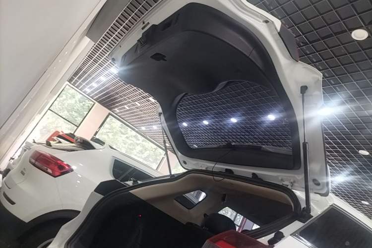 Used Geely Auto Emgrand X7 Sport 2016 1.8TD Automatic ZhiShang Model Trunk