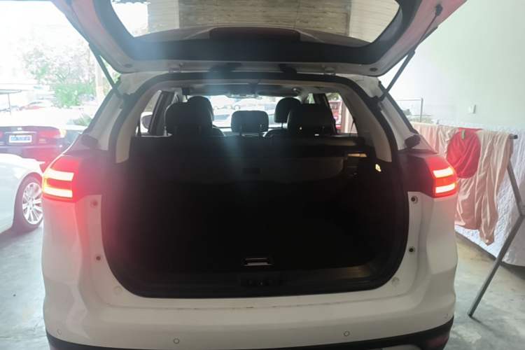 Used Geely Auto Emgrand X7 Sport 2016 2.0L Manual ZhiShang Version Trunk