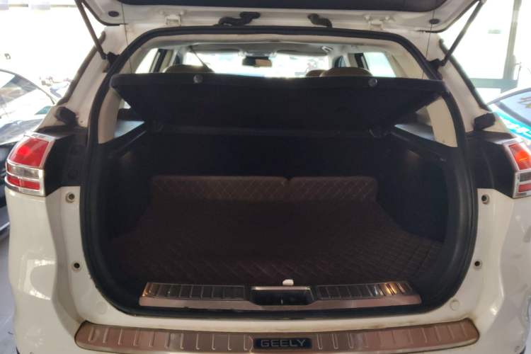 Used Geely Auto Emgrand X7 Sport 2016 1.8TD Automatic All-Wheel-Drive ZhiZun Edition Trunk