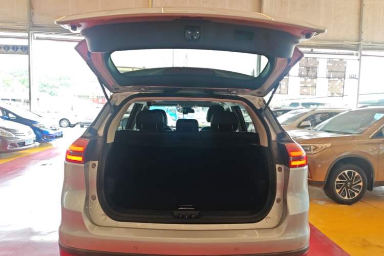 Used Geely Auto Emgrand X7 Sport 2016 1.8TD Automatic Smart Model Trunk