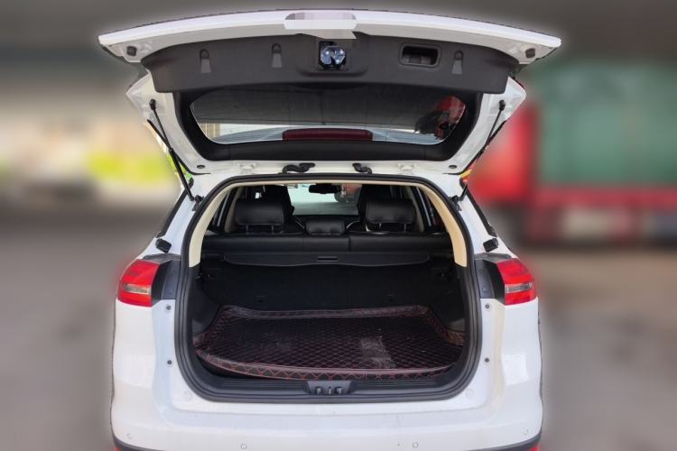 Used Geely Auto Emgrand X7 Sport 2016 1.8TD Automatic Smart Model Trunk